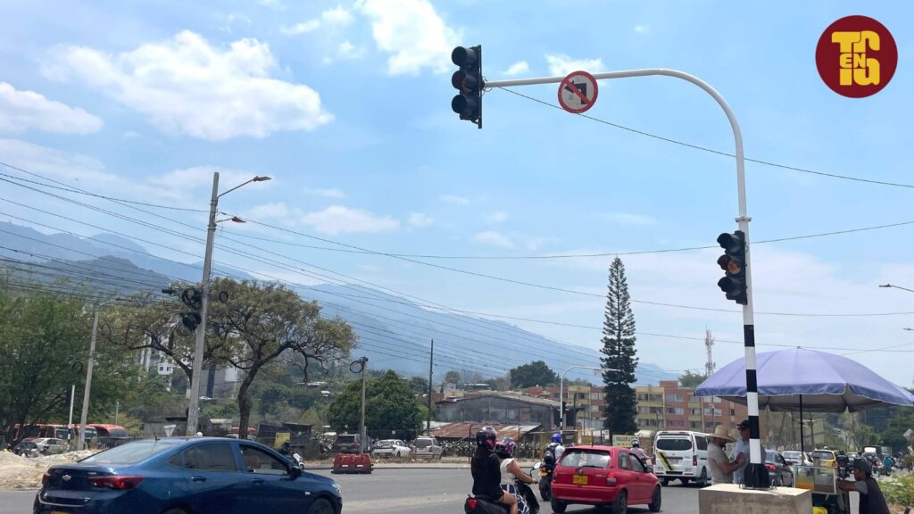 Nuevos semáforos y cambios en los giros de la carrera Quinta con 103